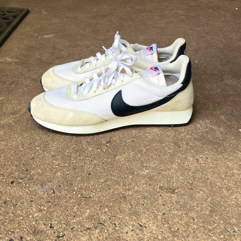 Nike tailwind 79